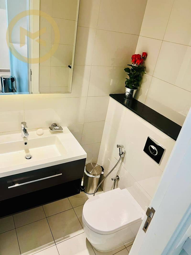 Fully furnish | Prime Location | Burj Khalifa View - Image 9