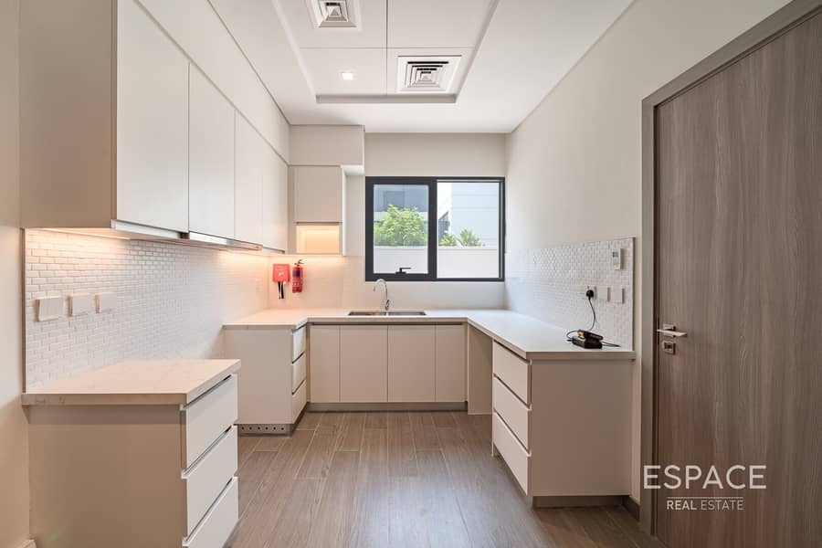 5 Beds plus Maids| Big Plot | Corner Plot - Image 6