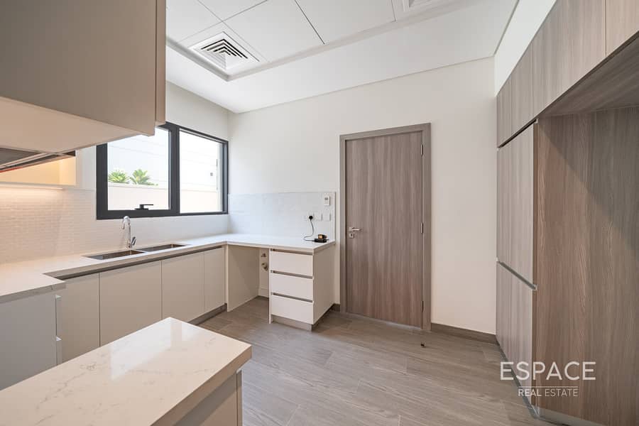 5 Beds plus Maids| Big Plot | Corner Plot - Image 7