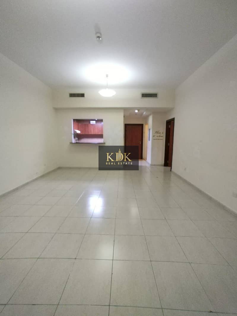 Spacious 1BR | Prime Location | Community View