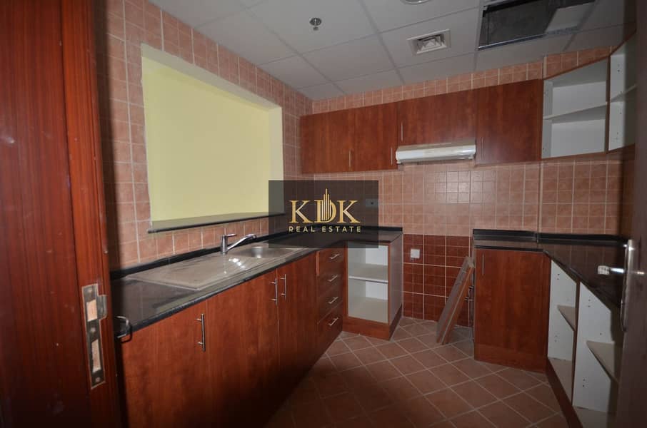 Spacious 1BR | Prime Location | Community View