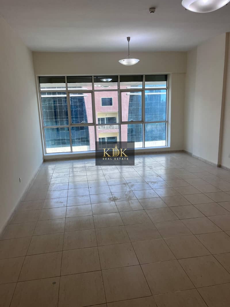 Spacious 1BR | Prime Location | Community View