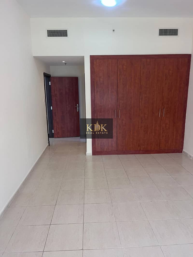 Spacious 1BR | Prime Location | Community View - Image 7