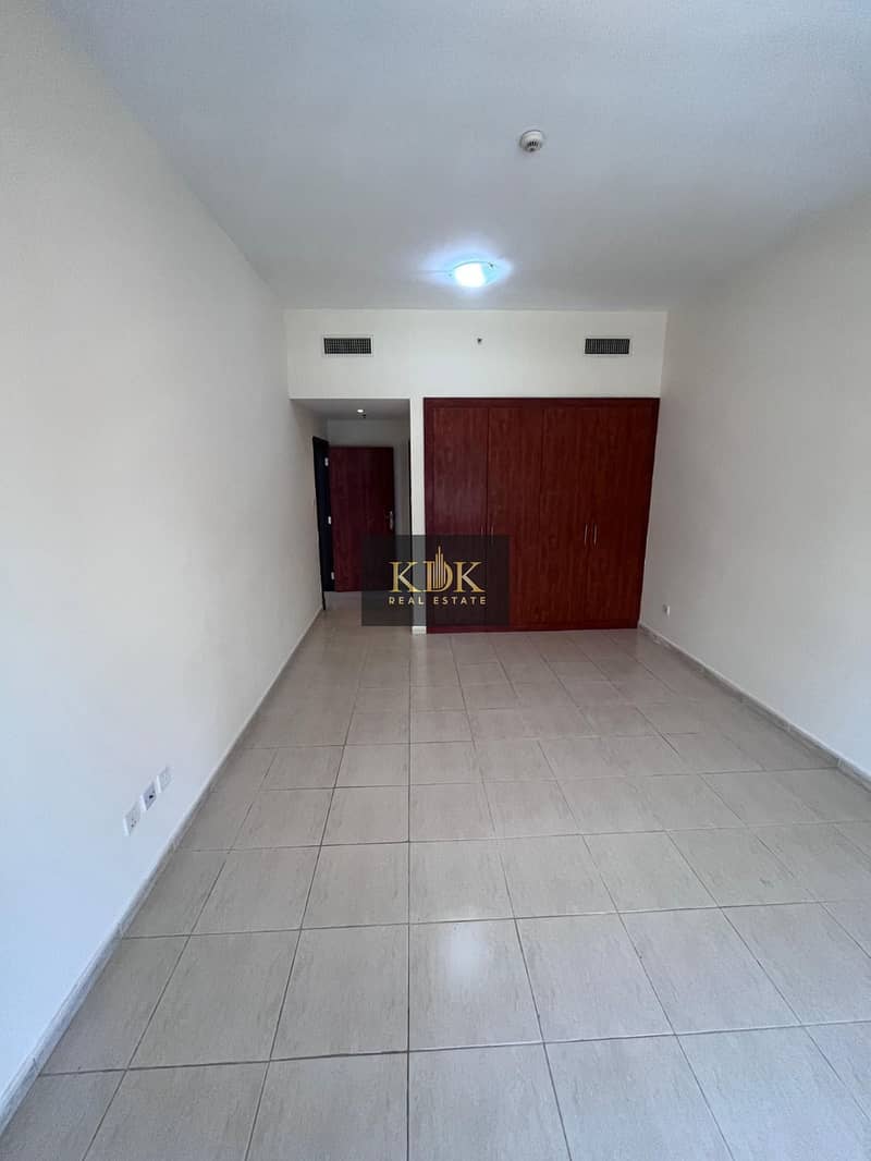 Spacious 1BR | Prime Location | Community View - Image 10