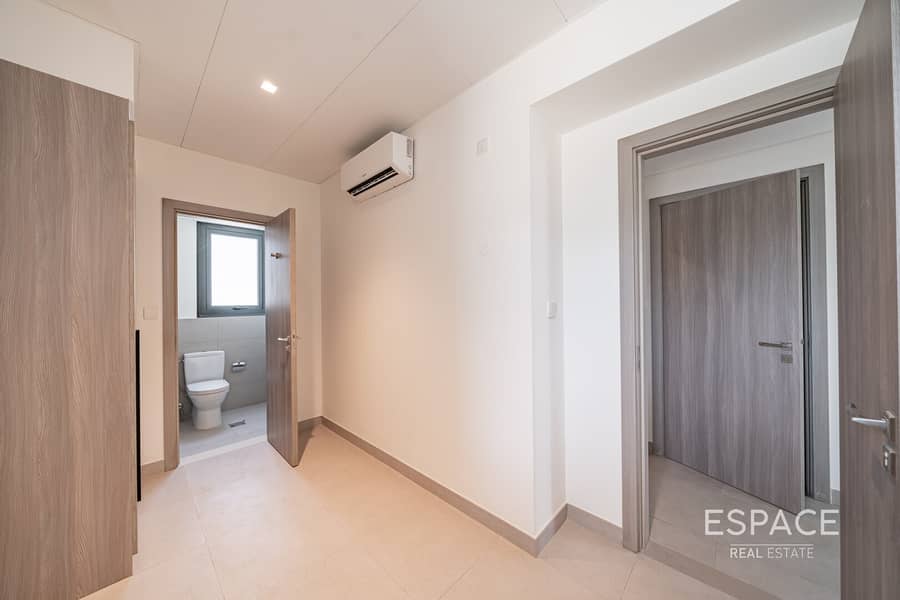 5 Beds plus Maids| Big Plot | Corner Plot - Image 8