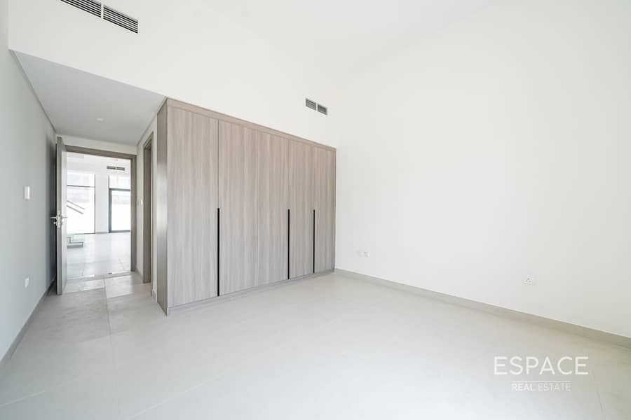 5 Beds plus Maids| Big Plot | Corner Plot - Image 9