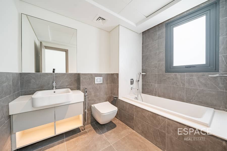 5 Beds plus Maids| Big Plot | Corner Plot - Image 12