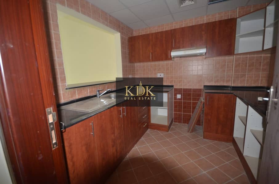 Spacious 1BR | Prime Location | Community View - Image 11