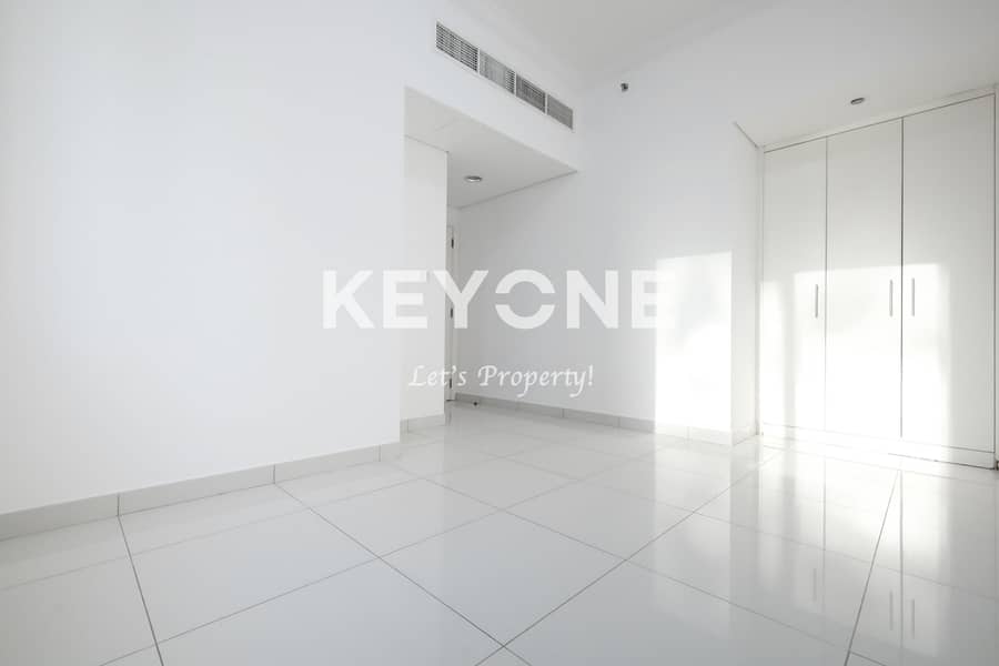 Vacant | Skyline Living | Luxurious 2-Bedroom Apartment in Executive Bay - A