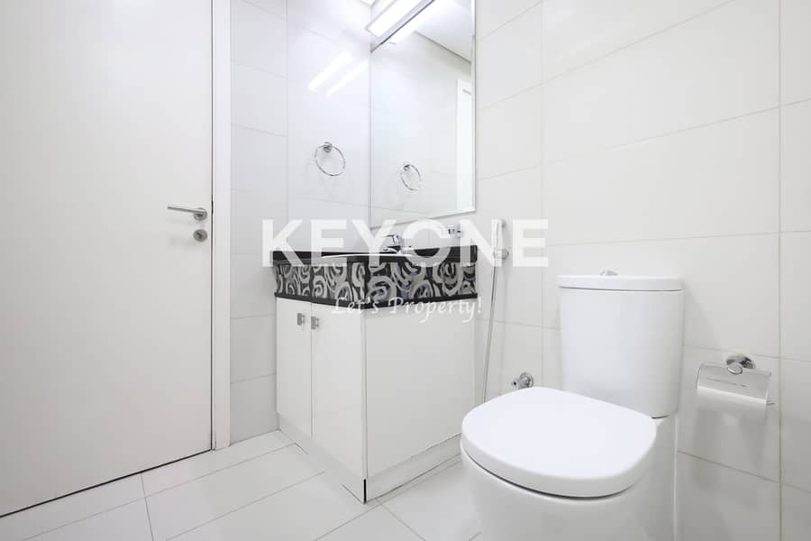 Vacant | Skyline Living | Luxurious 2-Bedroom Apartment in Executive Bay - A - Image 14