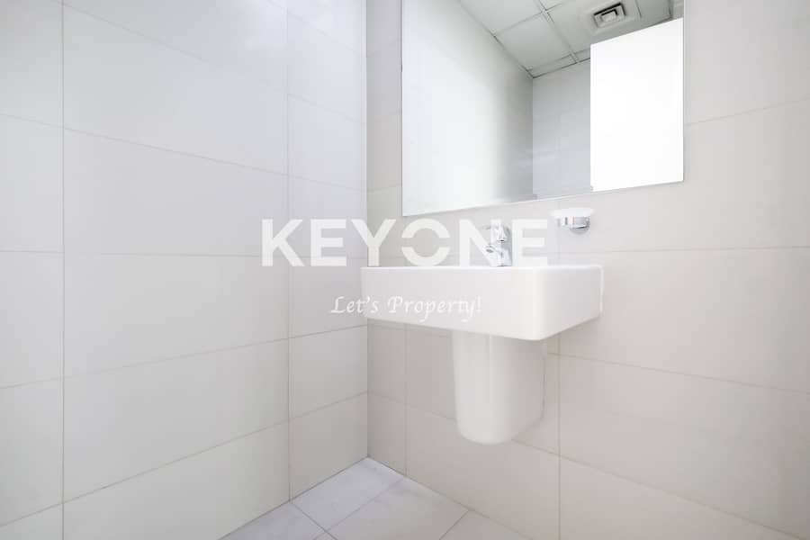 Vacant | Skyline Living | Luxurious 2-Bedroom Apartment in Executive Bay - A - Image 17