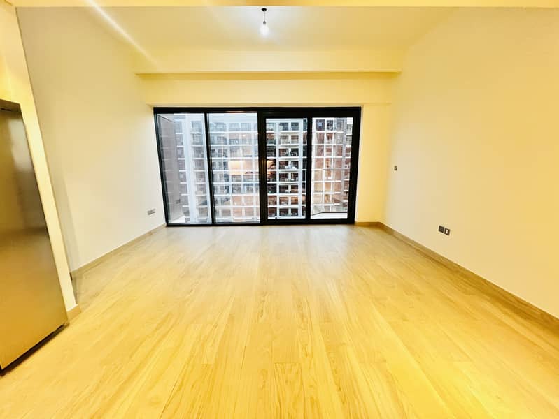 Boulevard View // Huge Size 3-bhk Just 130k 1 Cheque 140k 3 Cheques & Kitchen Appliances