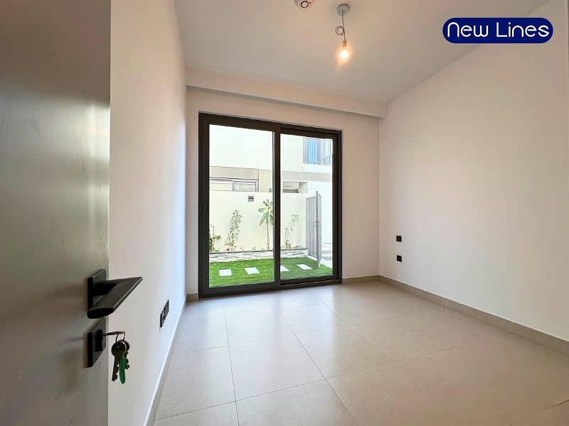 SPACIOUS I BRAND NEW I LANDSCAPED - Image 11