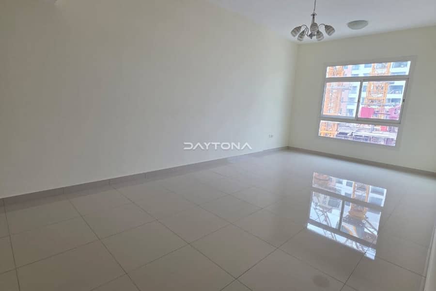 BIGGEST LAYOUT | CLOSED KITCHEN | VACANT | HEART OF DLRC