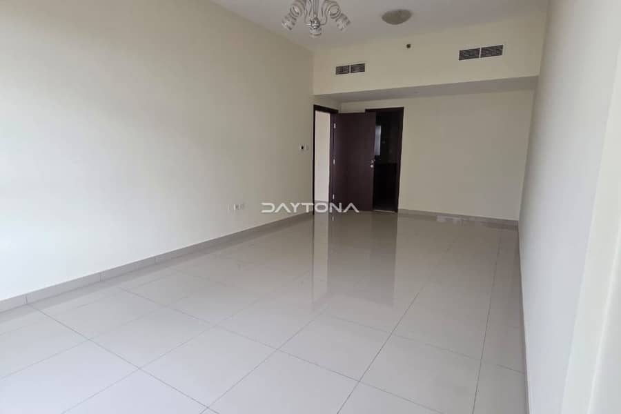 BIGGEST LAYOUT | CLOSED KITCHEN | VACANT | HEART OF DLRC