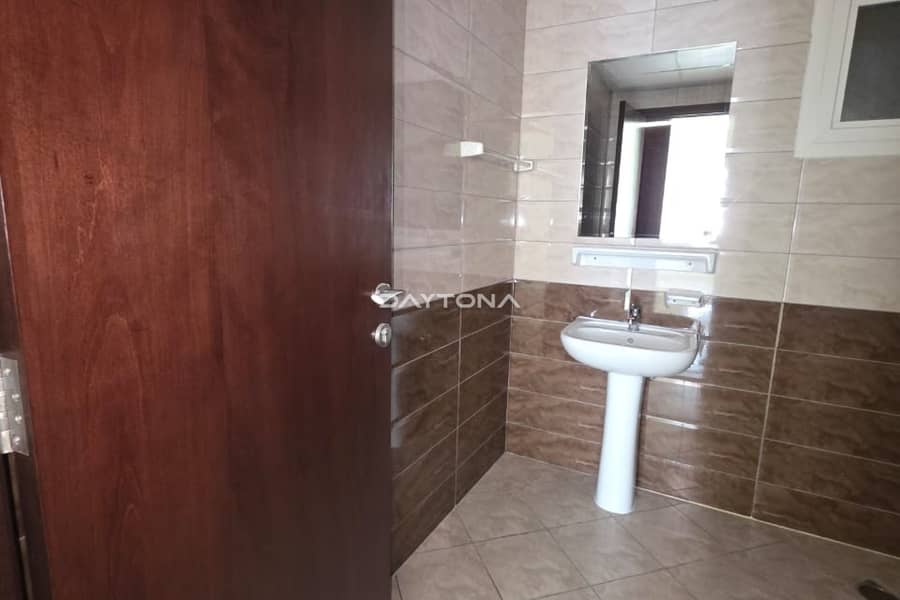 BIGGEST LAYOUT | CLOSED KITCHEN | VACANT | HEART OF DLRC