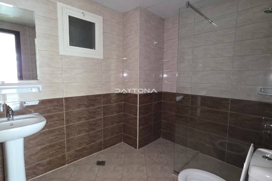 BIGGEST LAYOUT | CLOSED KITCHEN | VACANT | HEART OF DLRC - Image 6