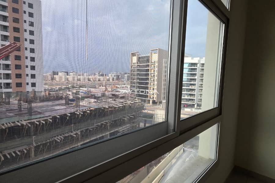 BIGGEST LAYOUT | CLOSED KITCHEN | VACANT | HEART OF DLRC - Image 7