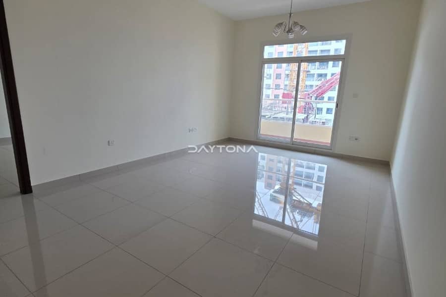 BIGGEST LAYOUT | CLOSED KITCHEN | VACANT | HEART OF DLRC - Image 8