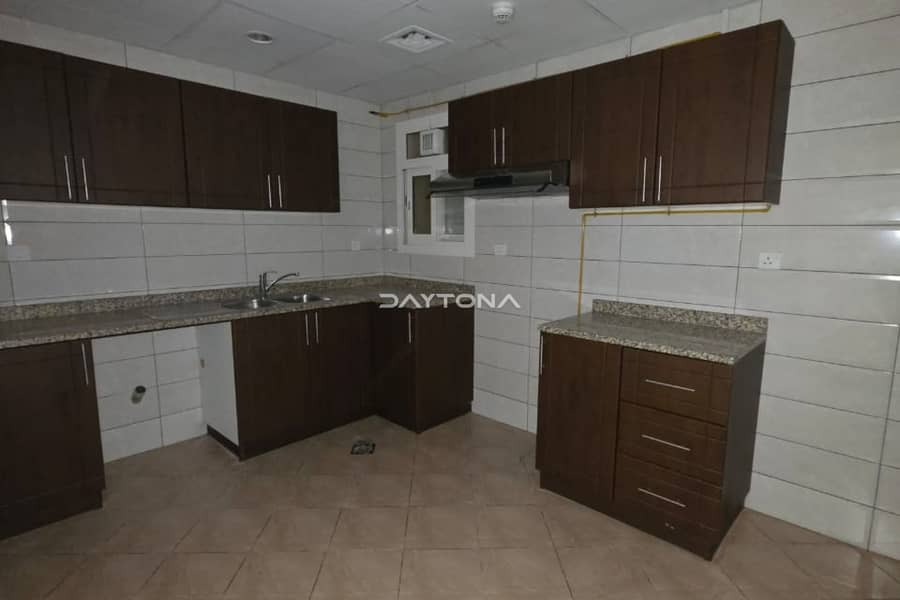 BIGGEST LAYOUT | CLOSED KITCHEN | VACANT | HEART OF DLRC - Image 9