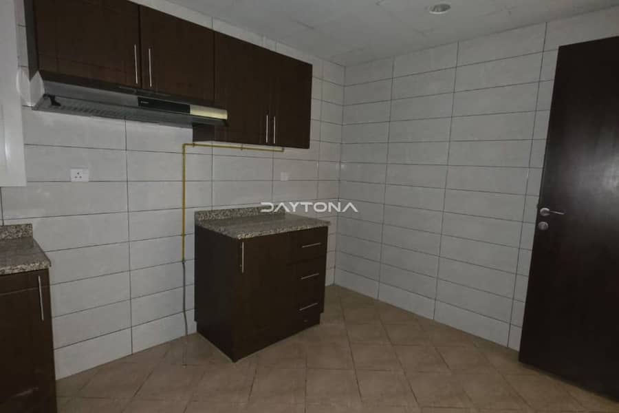 BIGGEST LAYOUT | CLOSED KITCHEN | VACANT | HEART OF DLRC - Image 11