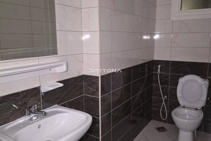 BIGGEST LAYOUT | CLOSED KITCHEN | VACANT | HEART OF DLRC - Image 12