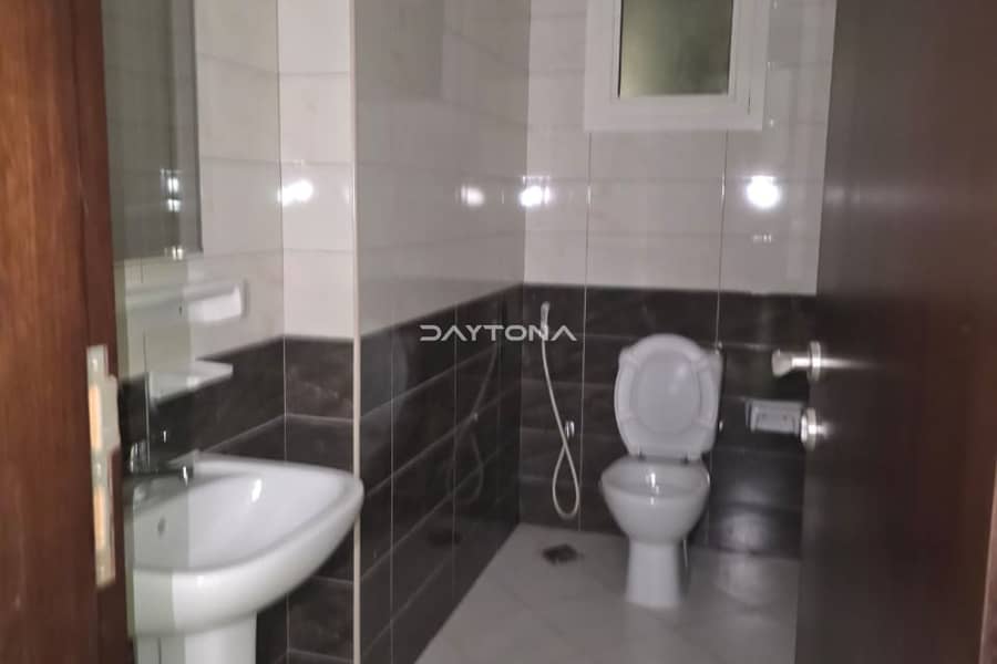 BIGGEST LAYOUT | CLOSED KITCHEN | VACANT | HEART OF DLRC - Image 13