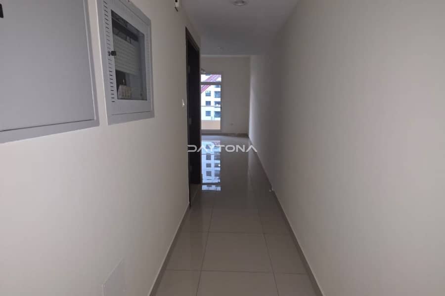 BIGGEST LAYOUT | CLOSED KITCHEN | VACANT | HEART OF DLRC - Image 15