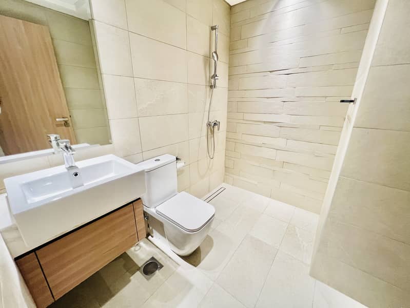 Boulevard View // Huge Size 3-bhk Just 130k 1 Cheque 140k 3 Cheques & Kitchen Appliances - Image 18