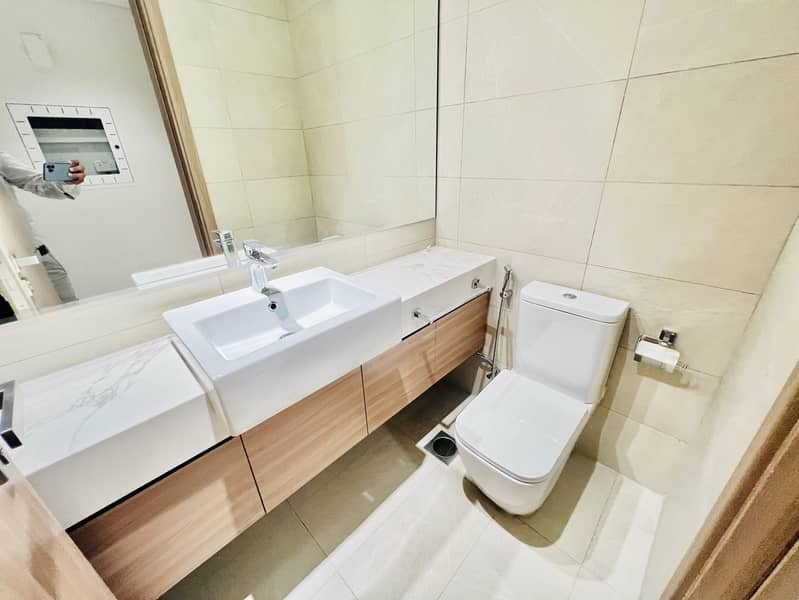 Boulevard View // Huge Size 3-bhk Just 130k 1 Cheque 140k 3 Cheques & Kitchen Appliances - Image 17