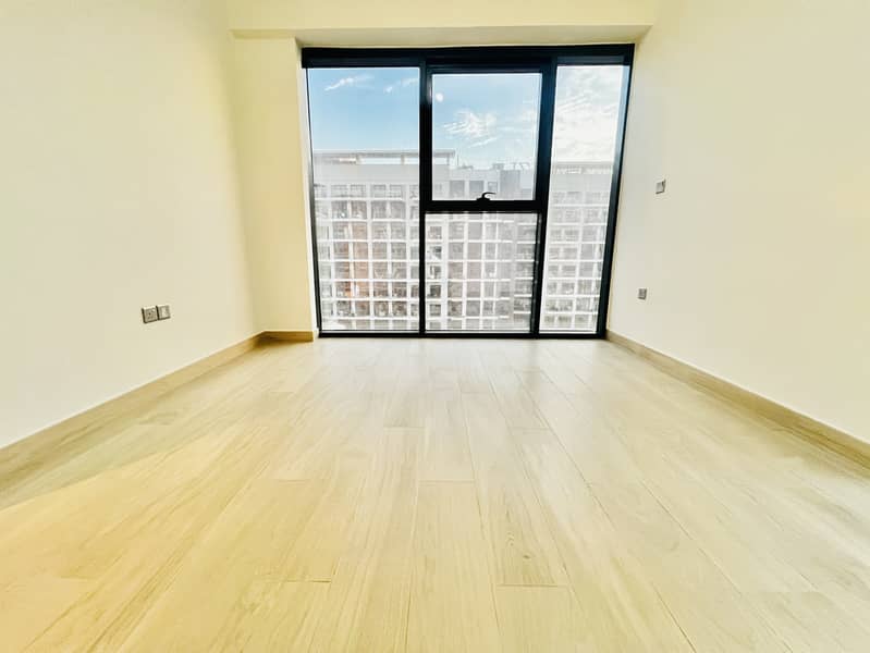 Boulevard View // Huge Size 3-bhk Just 130k 1 Cheque 140k 3 Cheques & Kitchen Appliances