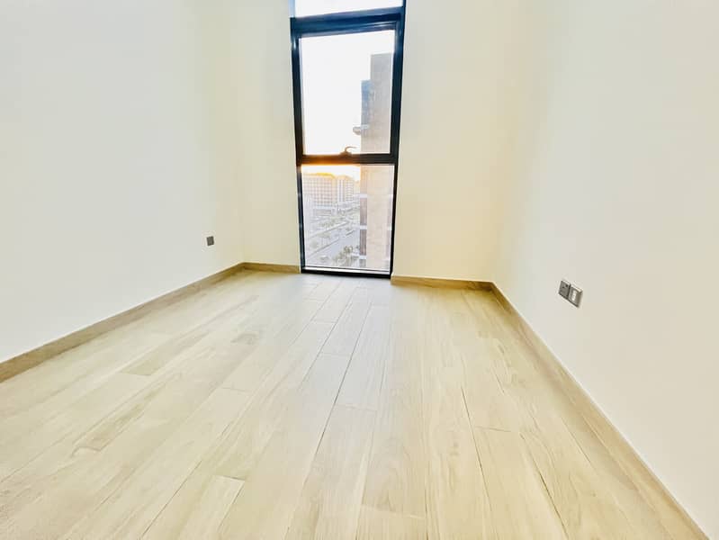 Boulevard View // Huge Size 3-bhk Just 130k 1 Cheque 140k 3 Cheques & Kitchen Appliances - Image 12