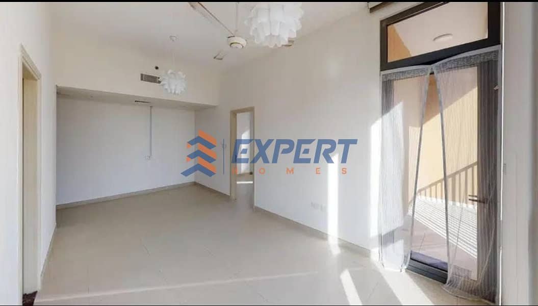 Vastu Unit | Well-maintained | 1 Bedroom for Sale