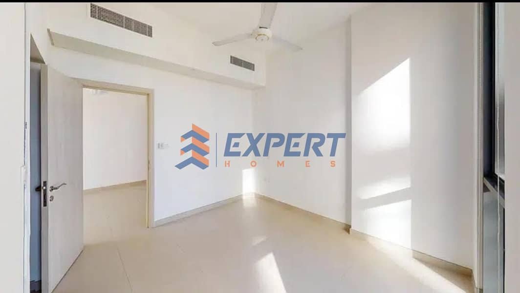 Vastu Unit | Well-maintained | 1 Bedroom for Sale