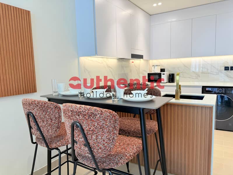 Pool View | Elegant High-End Apartment - Image 22