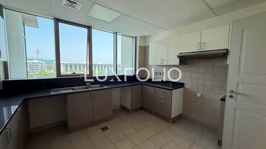 Park View | Huge Layout | Vacant