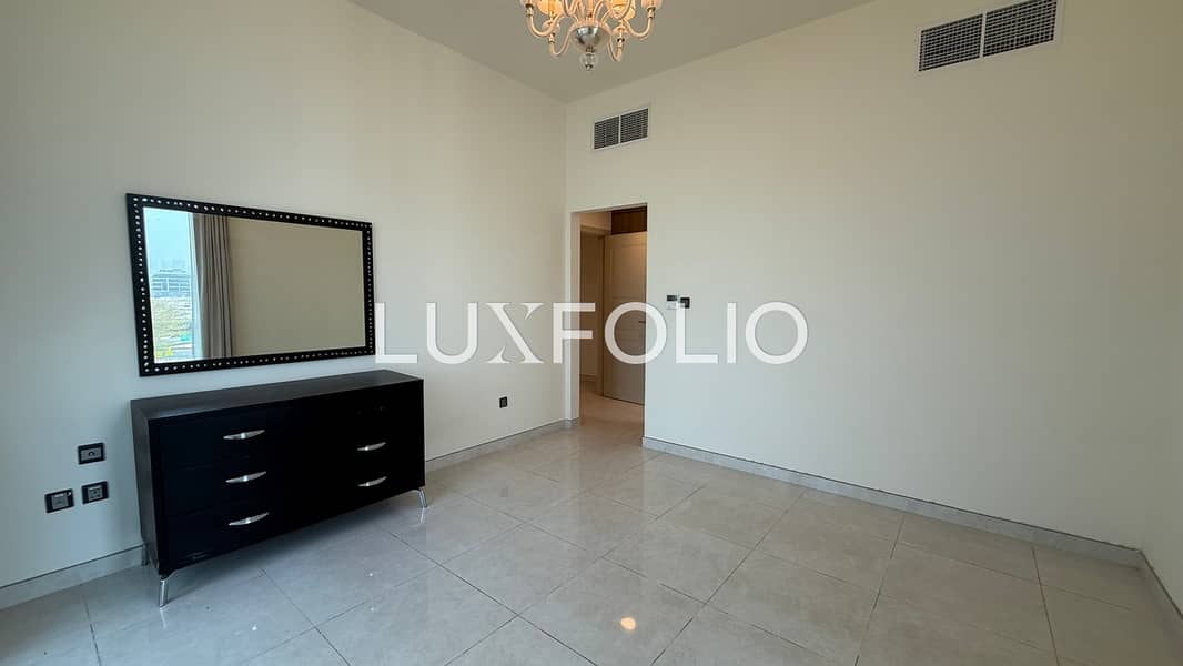 Park View | Huge Layout | Vacant - Image 6