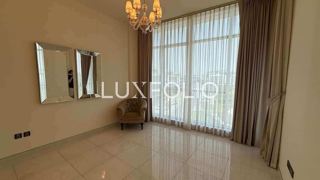 Park View | Huge Layout | Vacant - Image 11