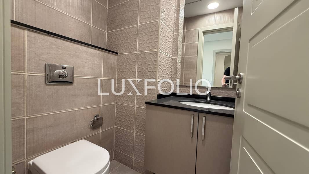 Park View | Huge Layout | Vacant - Image 17