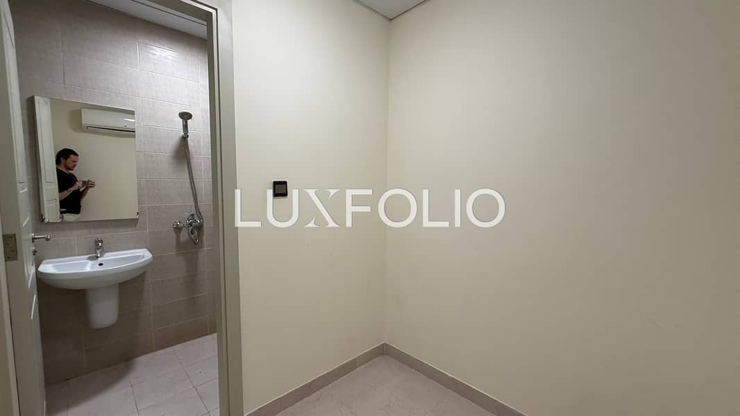 Park View | Huge Layout | Vacant - Image 18