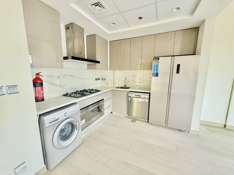Corner unit 3 bedroom apartment chillier free kitchen appliances all amenities