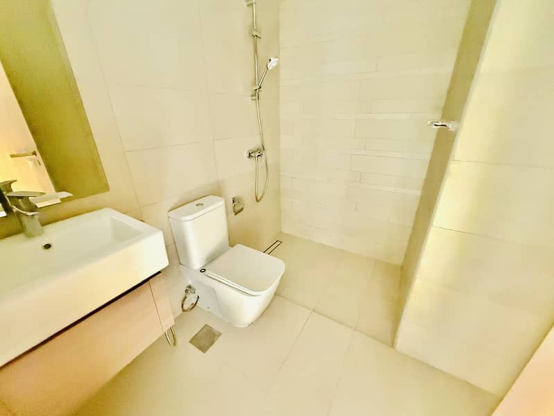 Corner unit 3 bedroom apartment chillier free kitchen appliances all amenities - Image 7