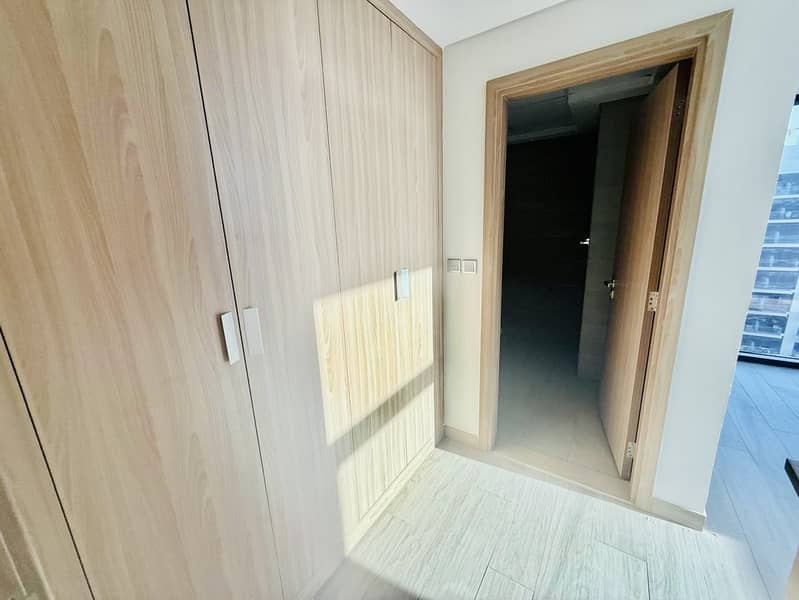 Corner unit 3 bedroom apartment chillier free kitchen appliances all amenities - Image 9