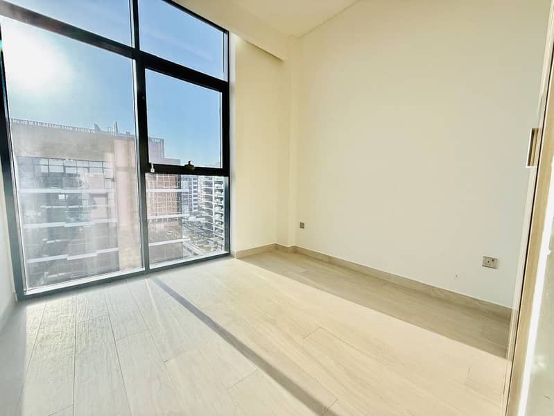 Corner unit 3 bedroom apartment chillier free kitchen appliances all amenities - Image 10