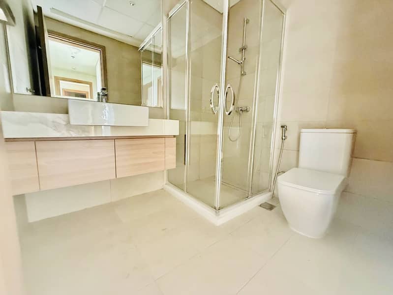 Corner unit 3 bedroom apartment chillier free kitchen appliances all amenities - Image 11