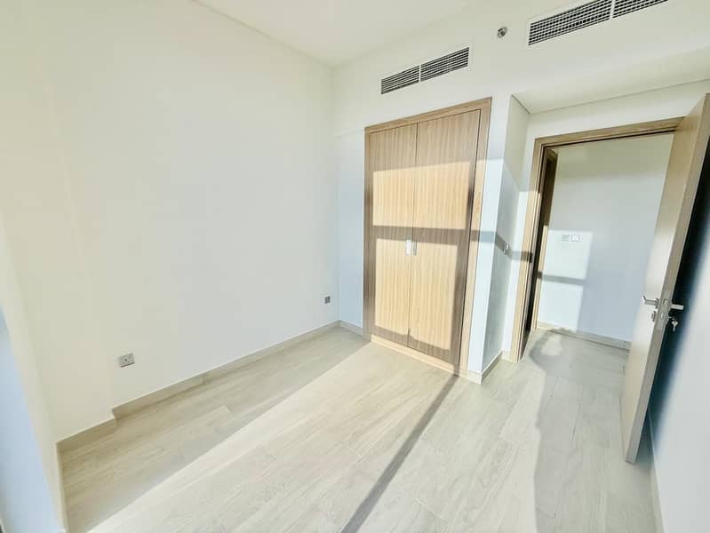 Corner unit 3 bedroom apartment chillier free kitchen appliances all amenities - Image 12