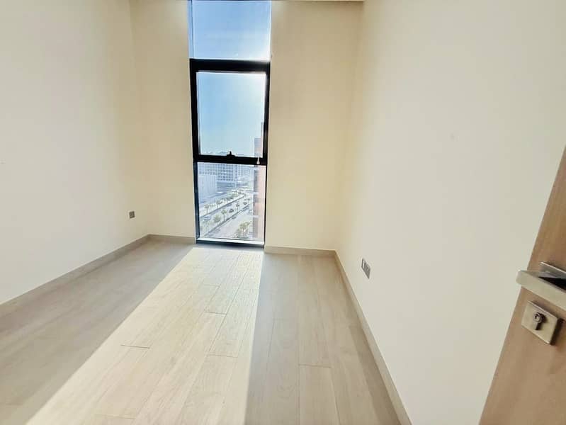 Corner unit 3 bedroom apartment chillier free kitchen appliances all amenities - Image 14