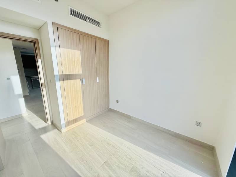 Corner unit 3 bedroom apartment chillier free kitchen appliances all amenities - Image 15