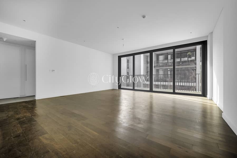 Modern Urban Retreat 1 Bed With Pool View Balcony