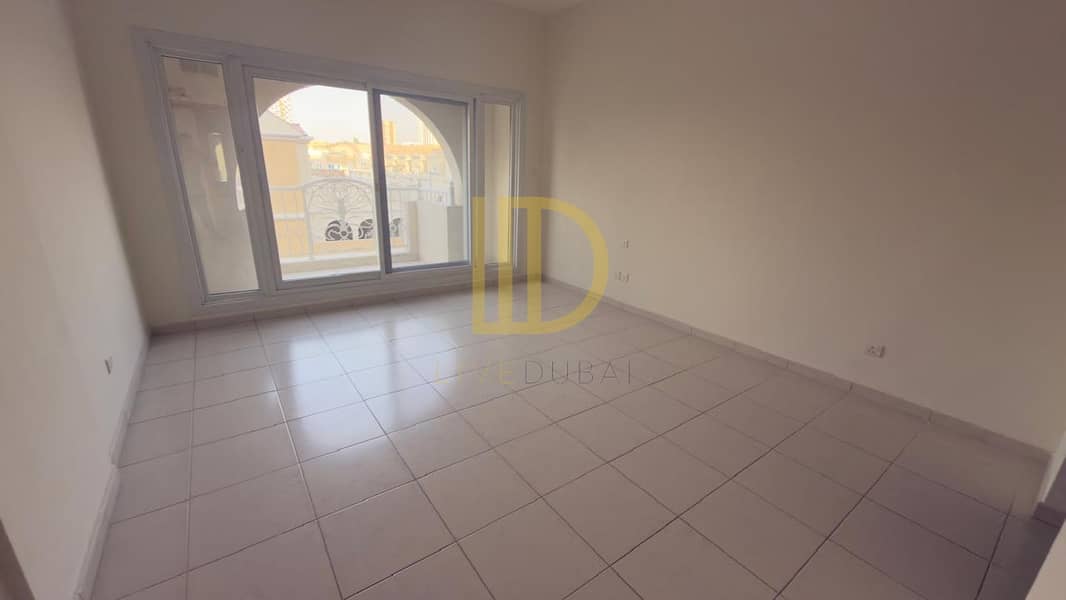 Community View | Prime Location | Vacant Now - Image 6